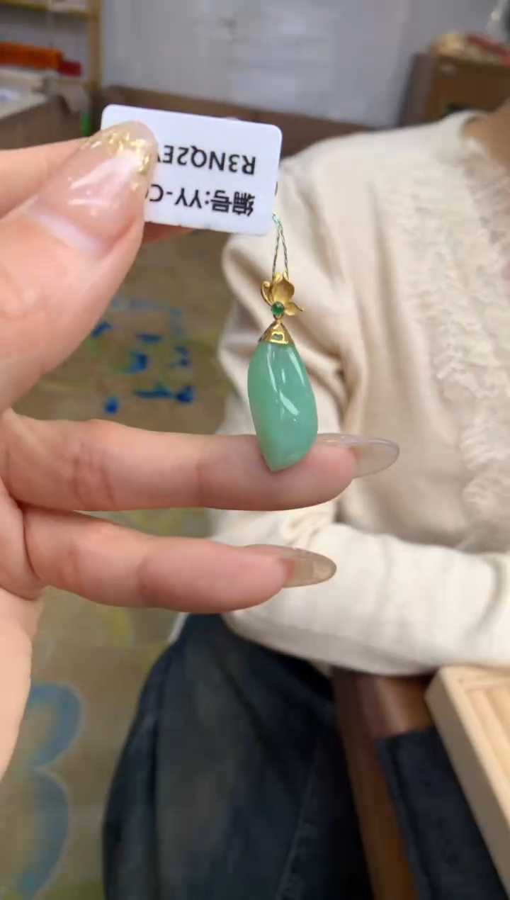 【闪购商品】翡翠颈饰18K金镶嵌随形