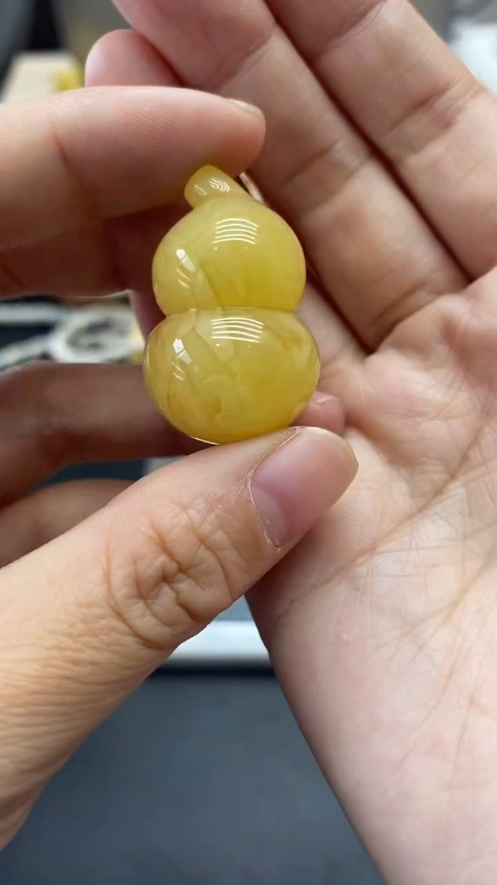 琥珀未镶嵌珠宝奇石2390