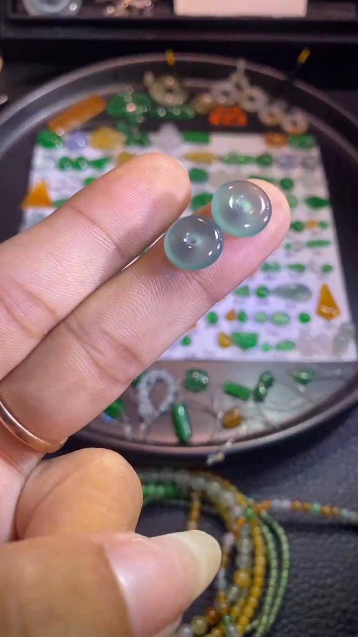 翡翠挂件未镶嵌扣子