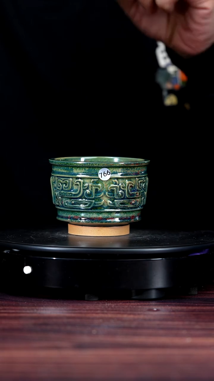 766#于大鹏一级品原矿钧瓷饕餮杯