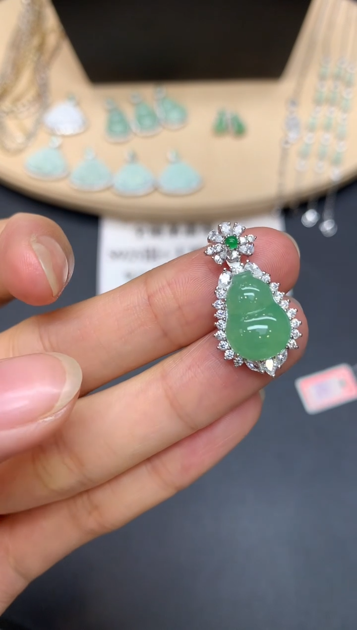 【闪购商品】翡翠吊坠(不含链)银S925镶嵌葫芦【无服务费】