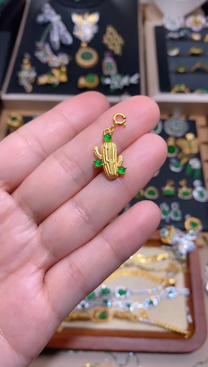 【闪购商品】翡翠颈饰银S925镶嵌万能扣