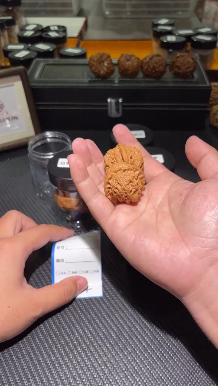 文玩核桃把件104白狮子