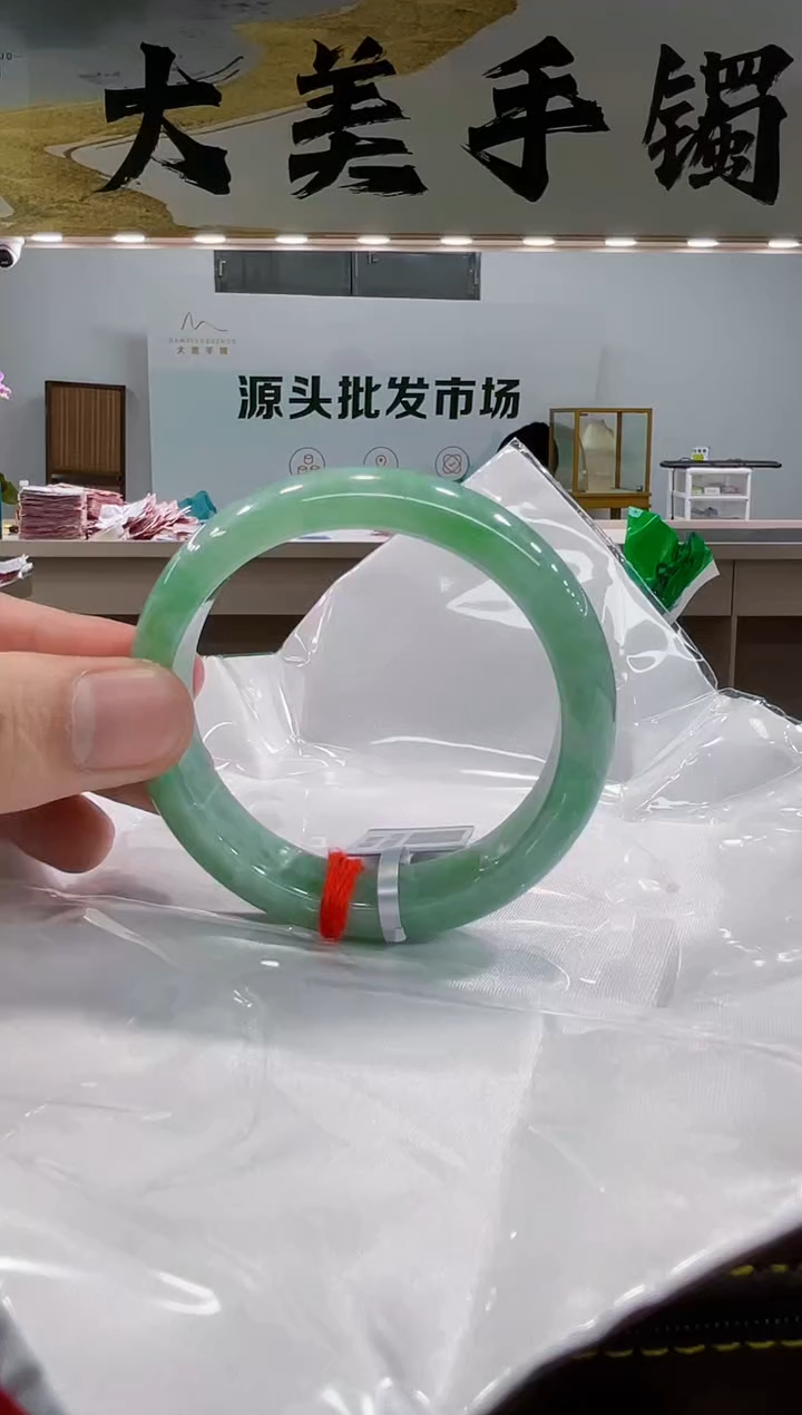 【闪购商品】翡翠手镯未镶嵌手镯