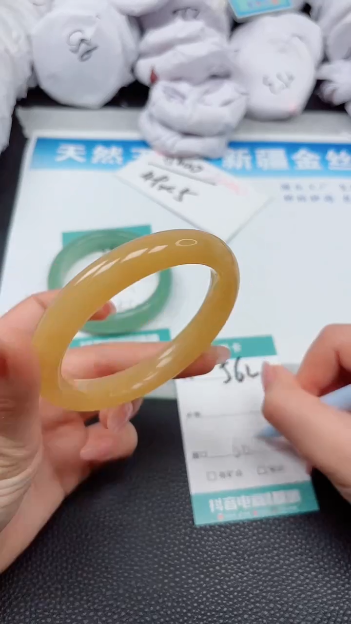 【闪购商品】石英质玉手镯未镶嵌A562