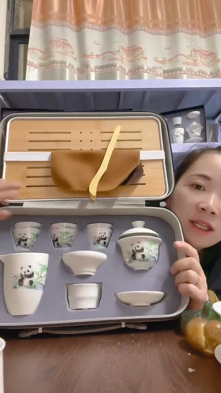 【闪购商品】杯熊猫皮箱熊猫皮箱