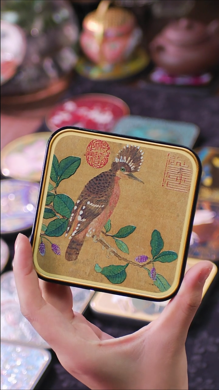 壹藏贰宝戴胜图案杯垫一片