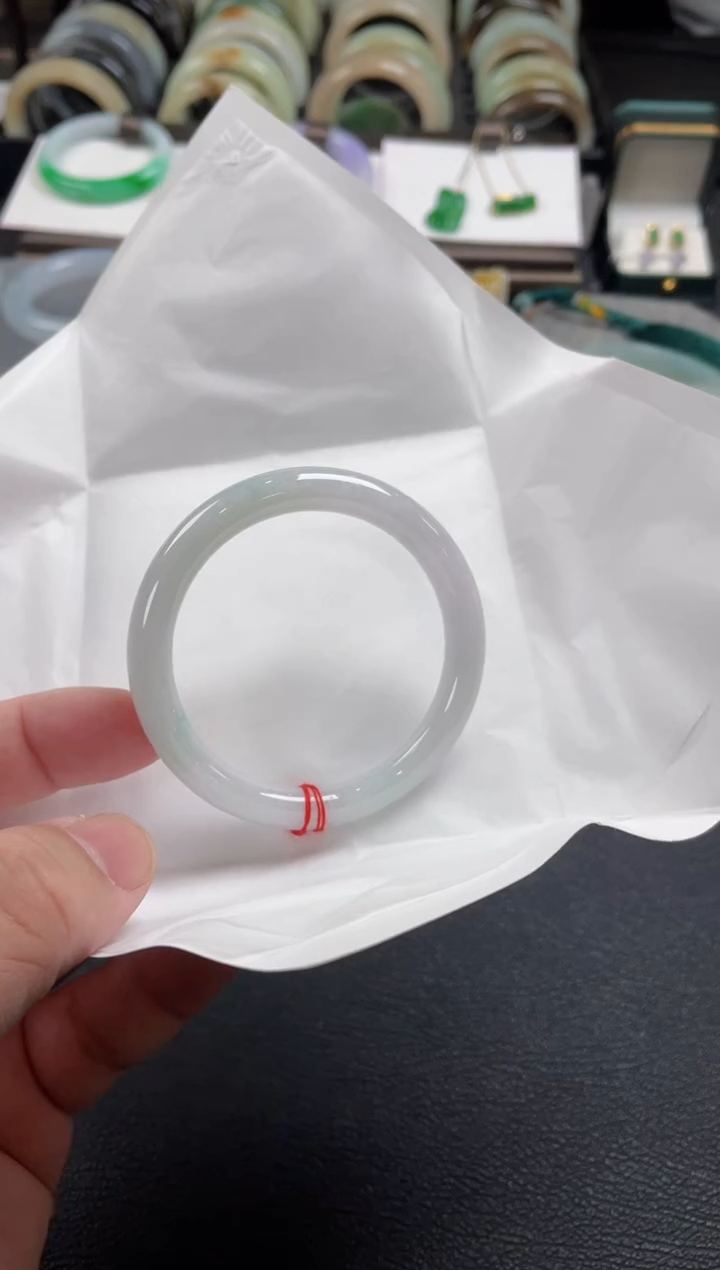 【闪购商品】翡翠手镯未镶嵌53圆条 有纹裂