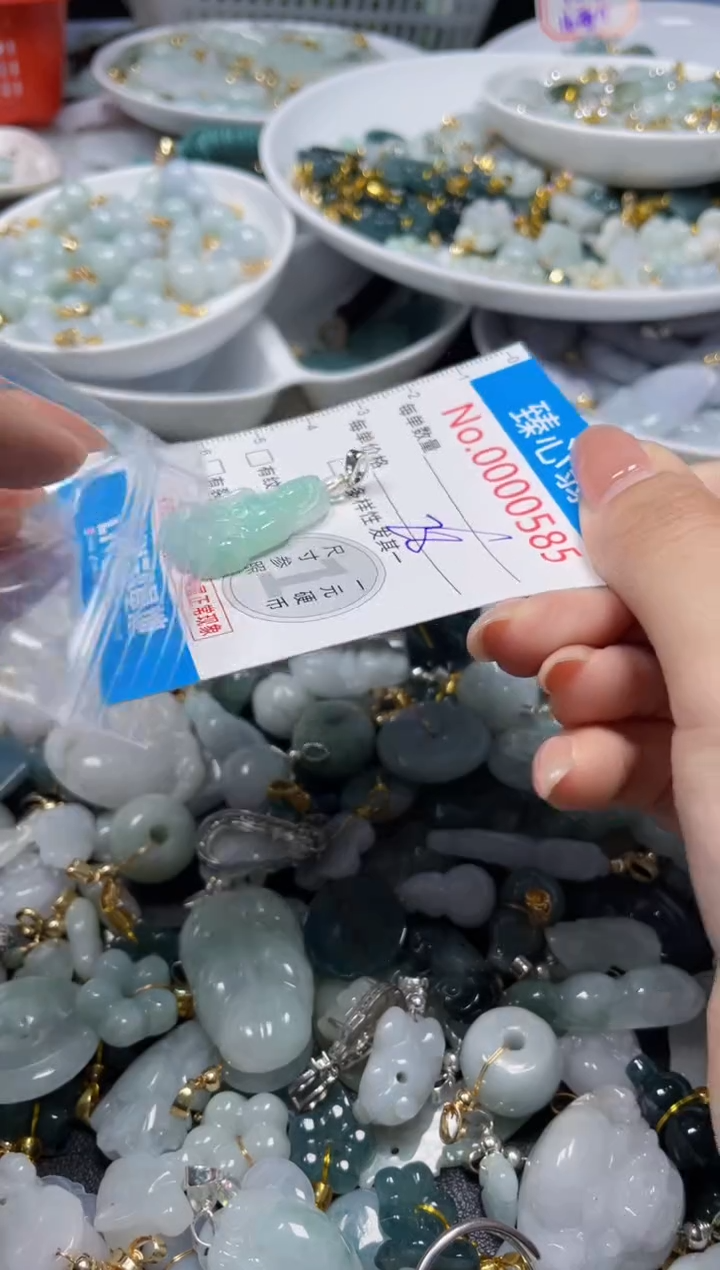 吊坠(不含链)未镶嵌翡翠585