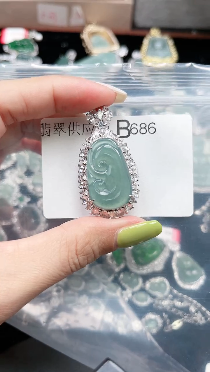 【闪购商品】翡翠颈饰未镶嵌686赠皮绳