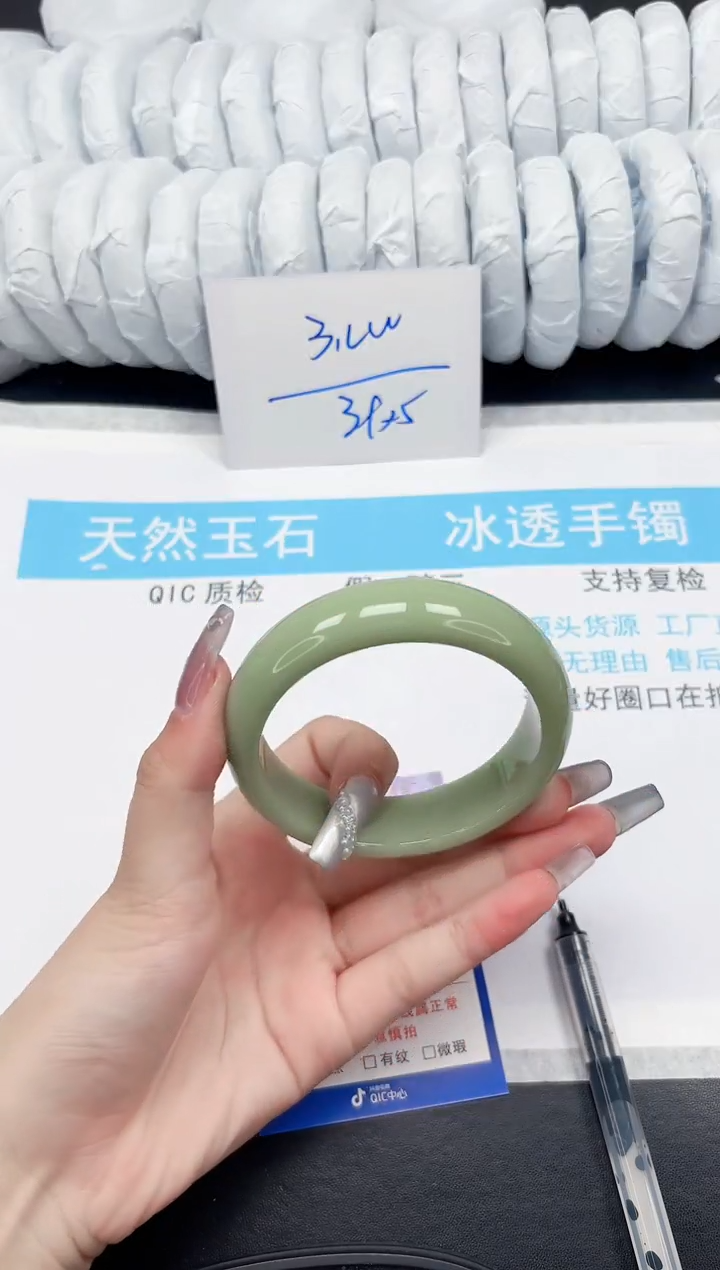 【闪购商品】石英质玉手镯未镶嵌303-60.4