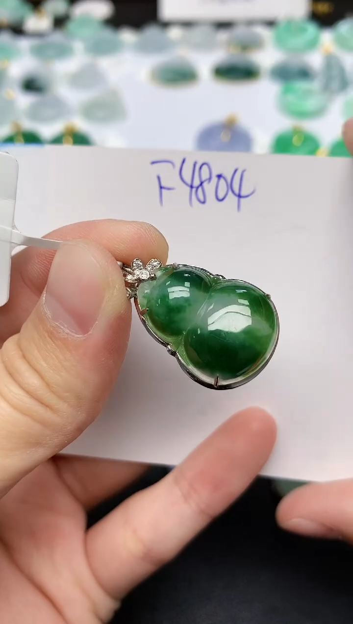 颈饰18K金镶嵌翡翠天然缅甸A货翡翠百元以上9元证书费自理