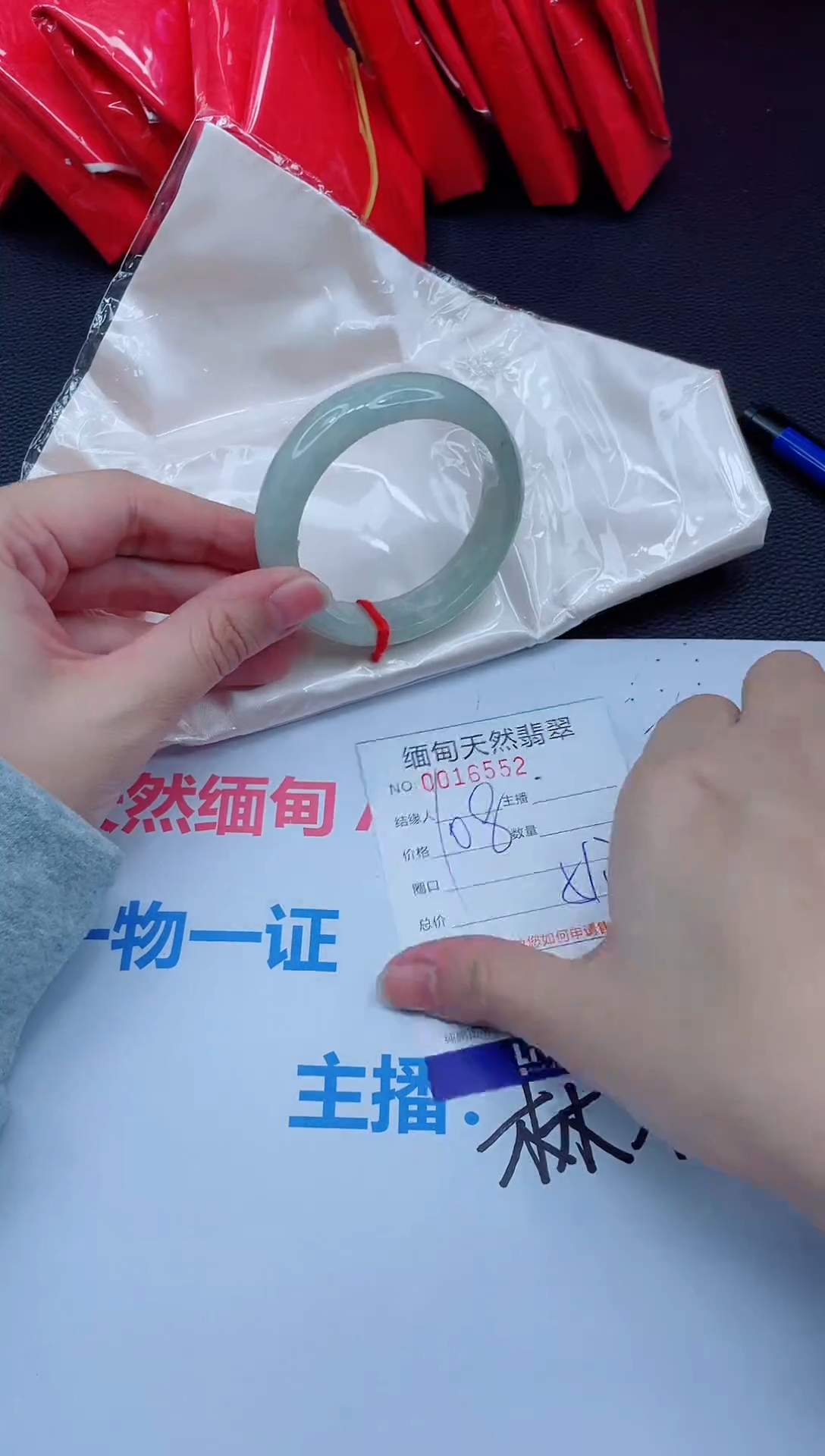 未镶嵌手镯翡翠天然翡翠手镯