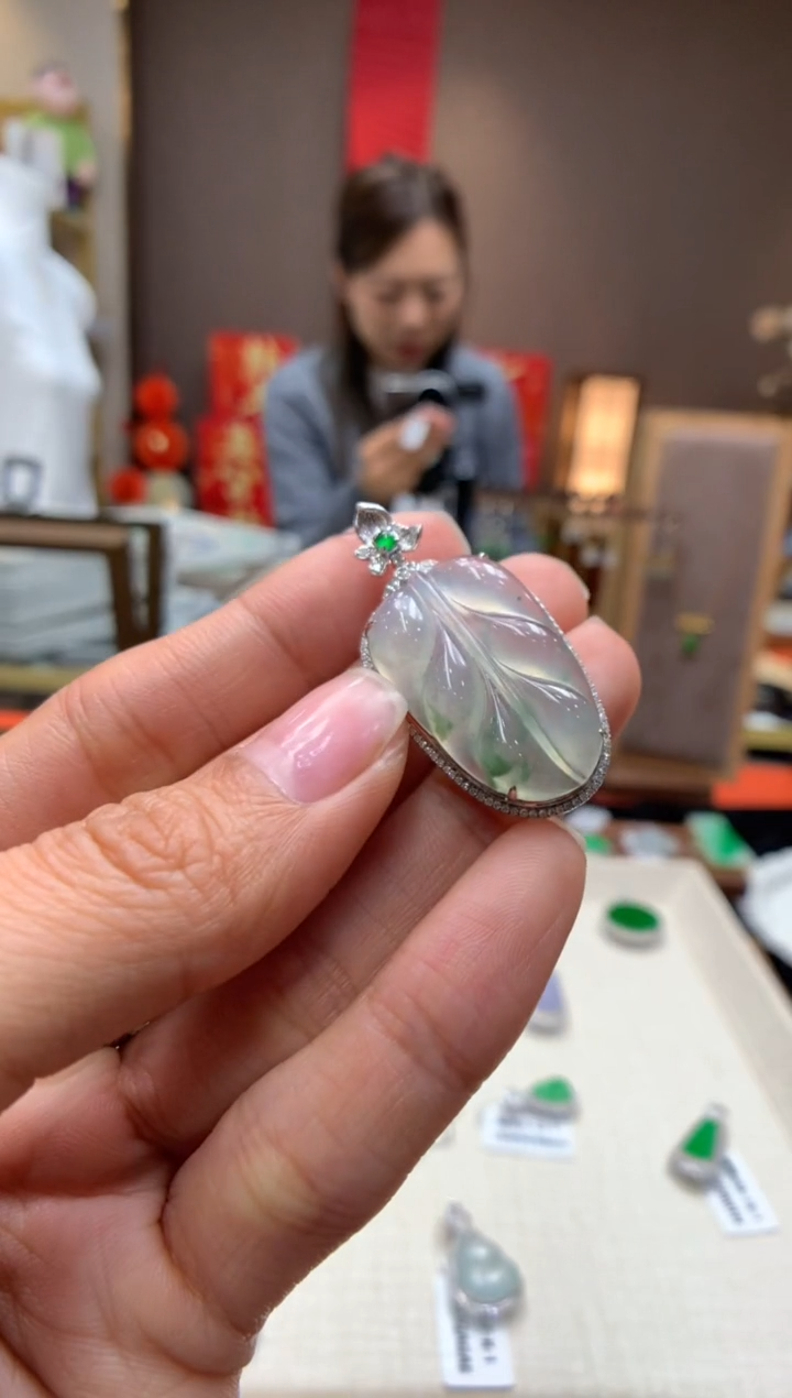 【闪购商品】翡翠颈饰18K金镶嵌叶子