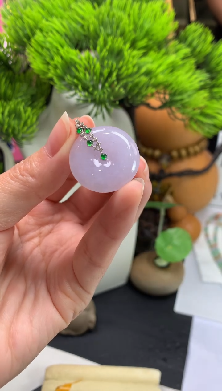 颈饰未镶嵌翡翠随***?---121105