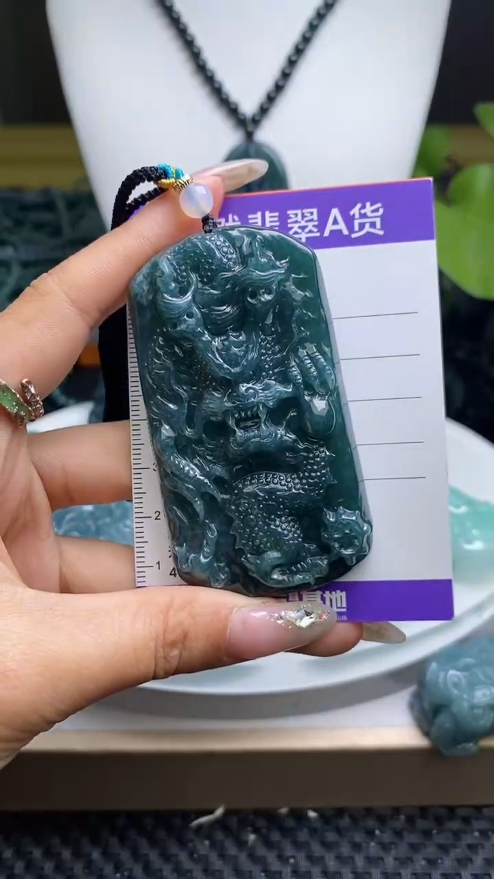 【闪购商品】翡翠未镶嵌颈饰         
