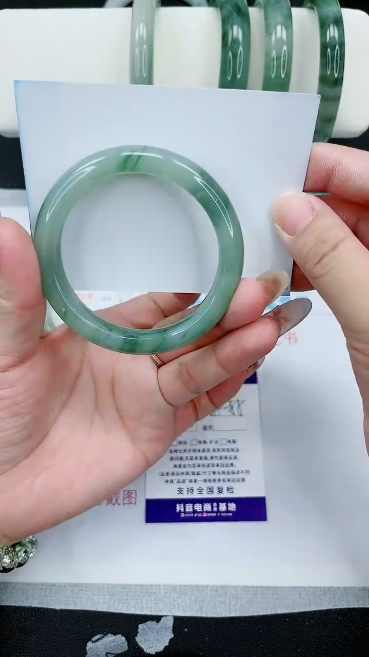 【闪购商品】石英质玉手镯未镶嵌174号/54-55圈
