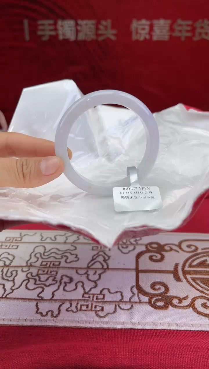 【闪购商品】翡翠手镯未镶嵌2翡翠手镯(微瑕）