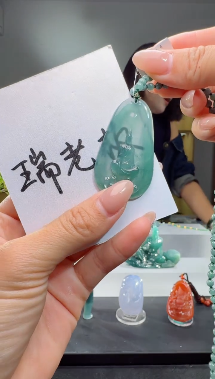 吊坠(赠链)未镶嵌翡翠无相观音（多样性发其一）