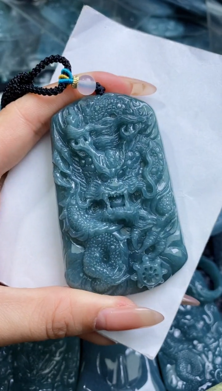 【闪购商品】翡翠颈饰未镶嵌           