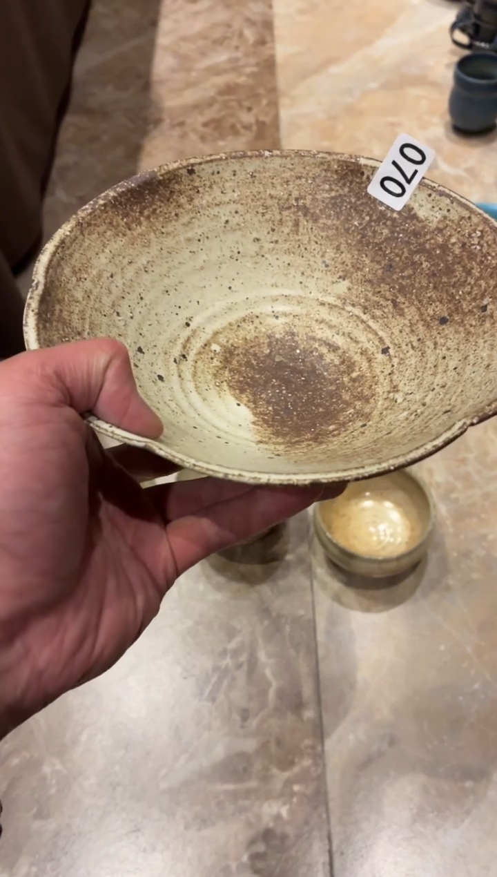 瓷片张****）70粗陶米黄锅盘1个