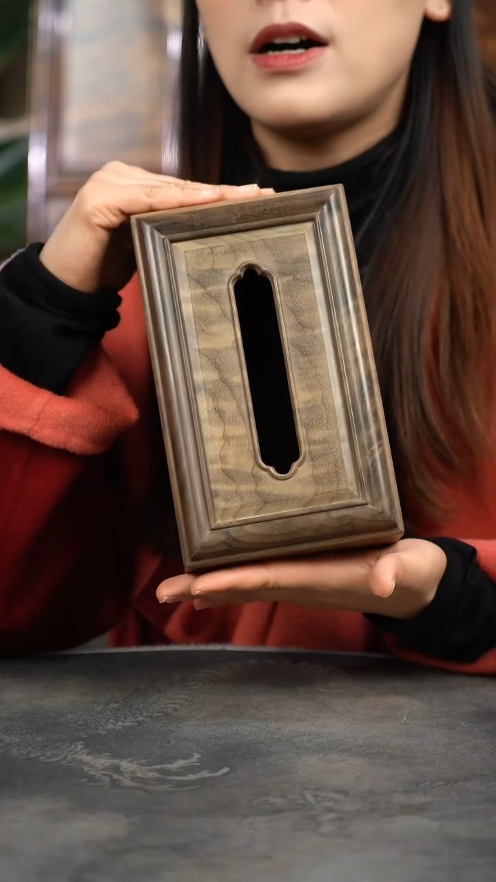 【闪购商品】金丝楠木艺满花原木精工纸巾盒790