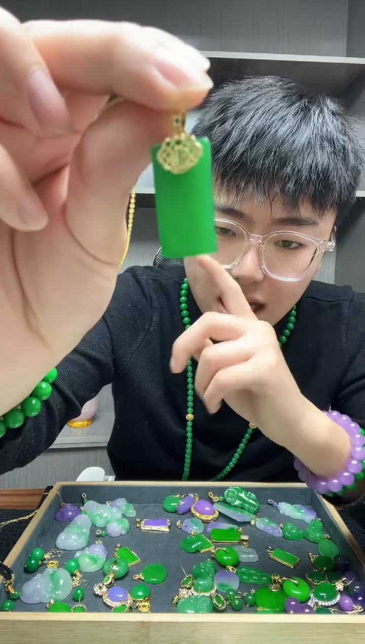 【闪购商品】翡翠吊坠(赠链)14K金镶嵌吊坠