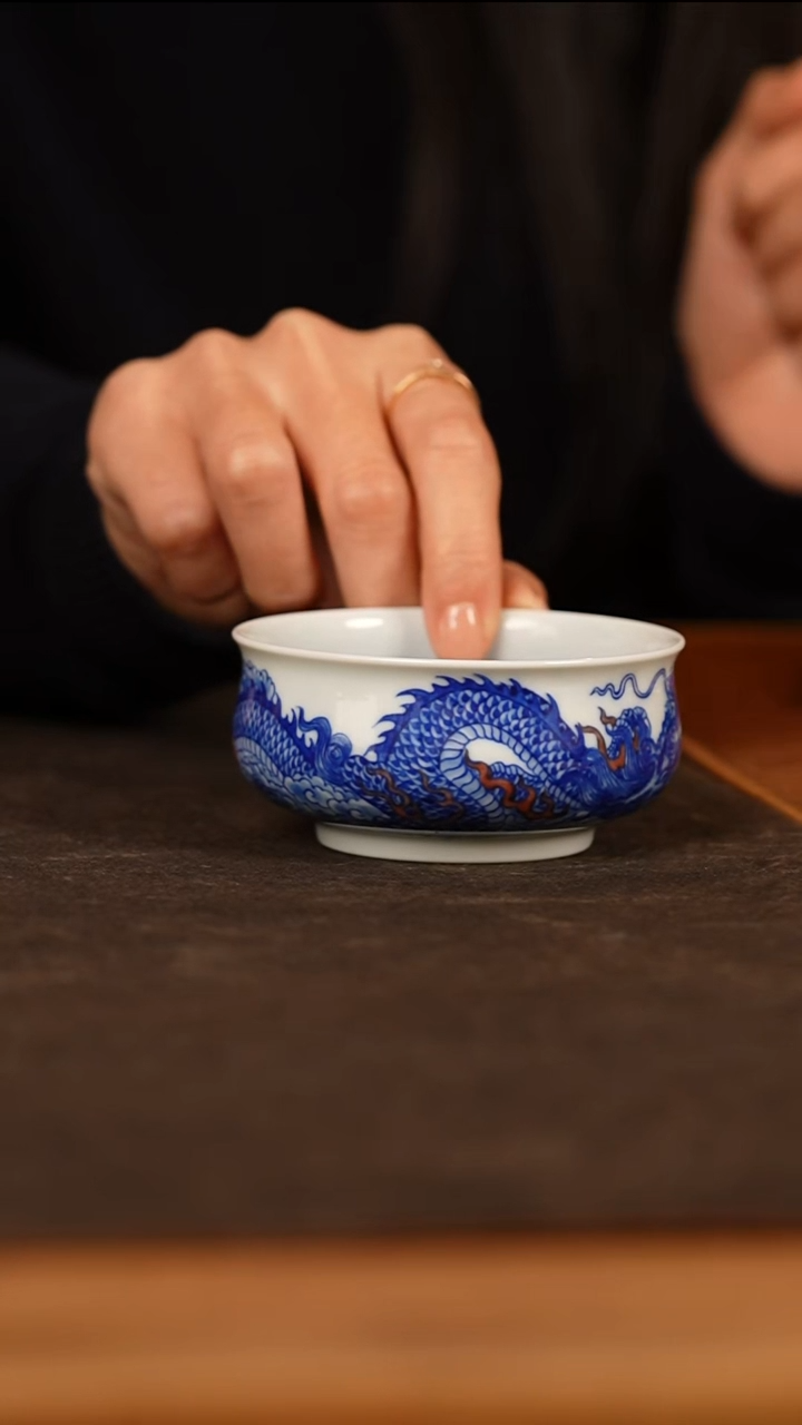 瓷瓷姑娘自成堂青花釉里红龙杯