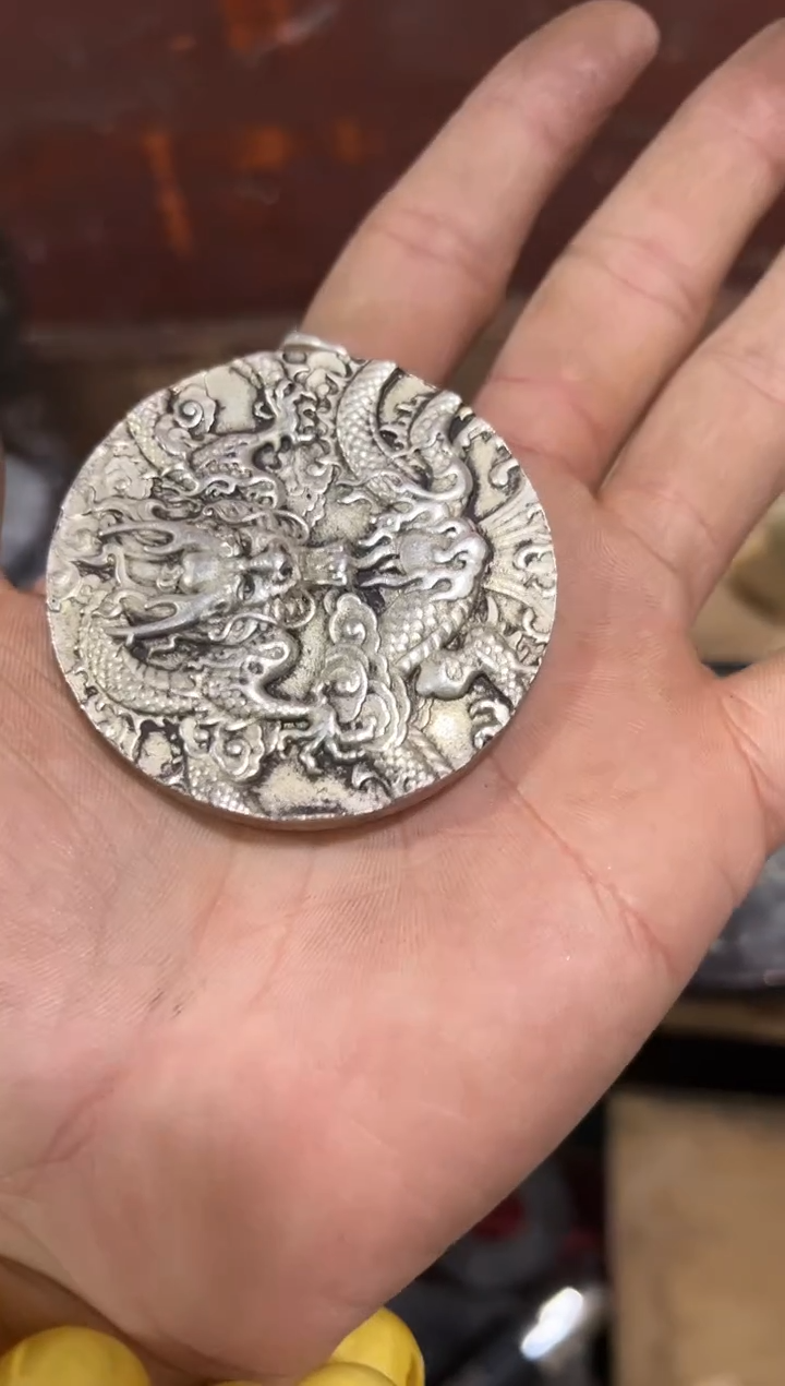 铜九龙币藏收佛龛精美摆件