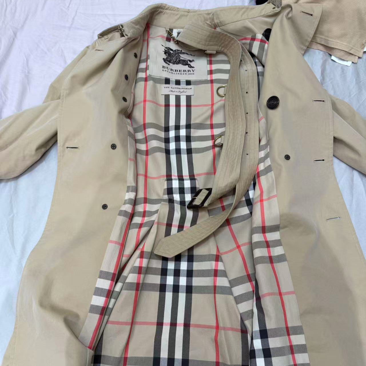 95新 BURBERRY/博柏利 卡其色风衣48码/250610WRR7S18