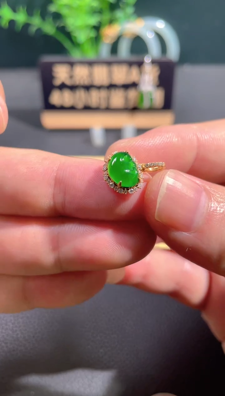 翡翠18K金镶嵌颈饰翡翠