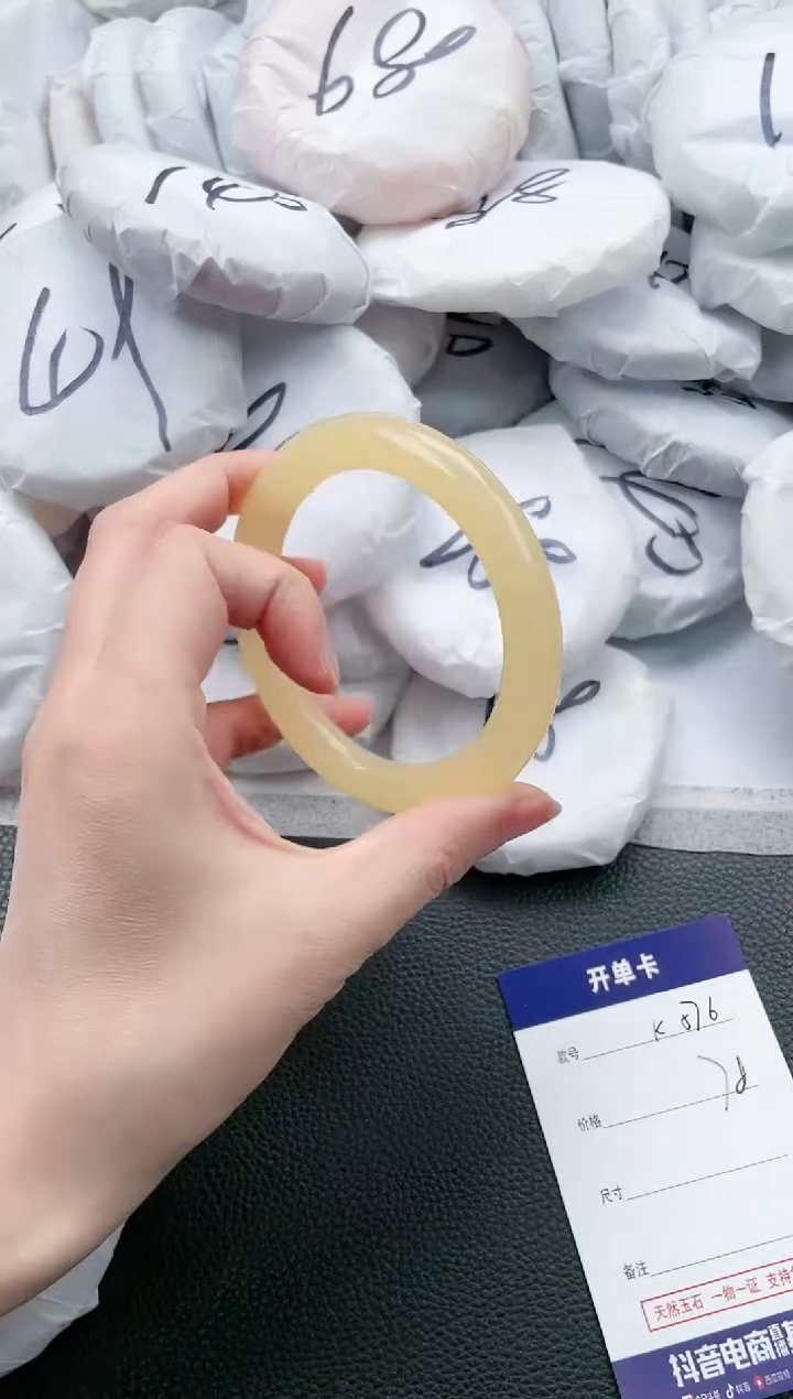 【闪购商品】石英质玉手镯未镶嵌K576