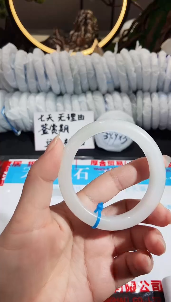 【闪购商品】石英质玉手镯未镶嵌70-56