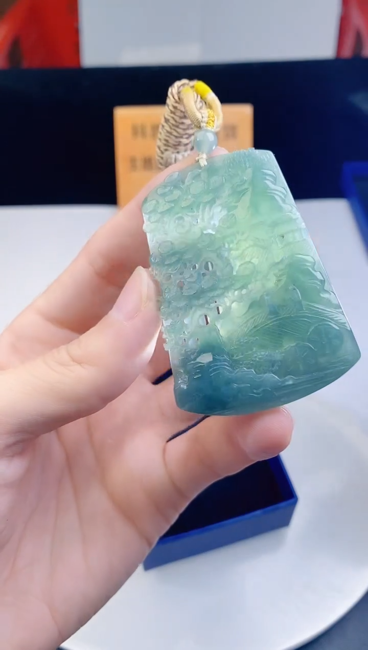 颈饰未镶嵌翡翠时****年  