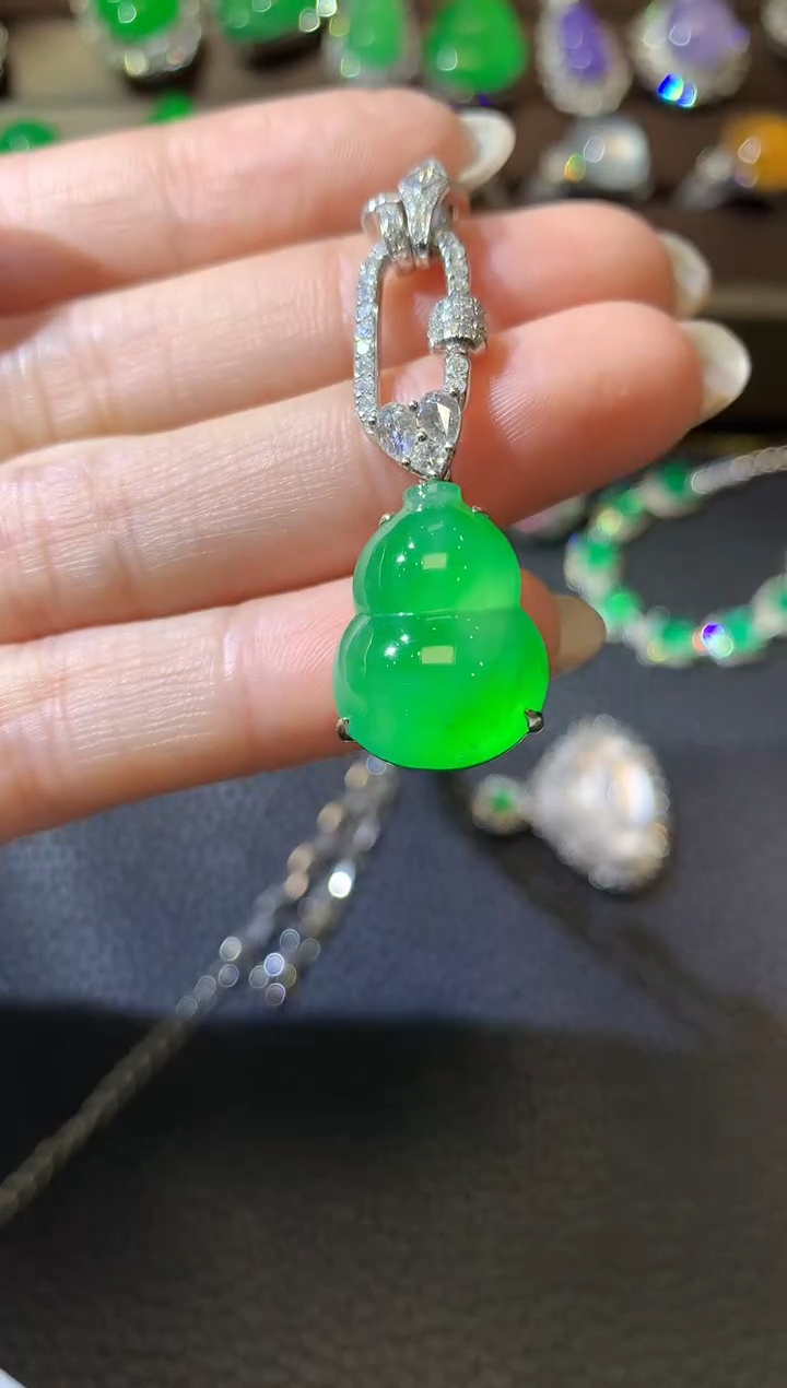 【闪购商品】翡翠吊坠(不含链)18K金镶嵌C68