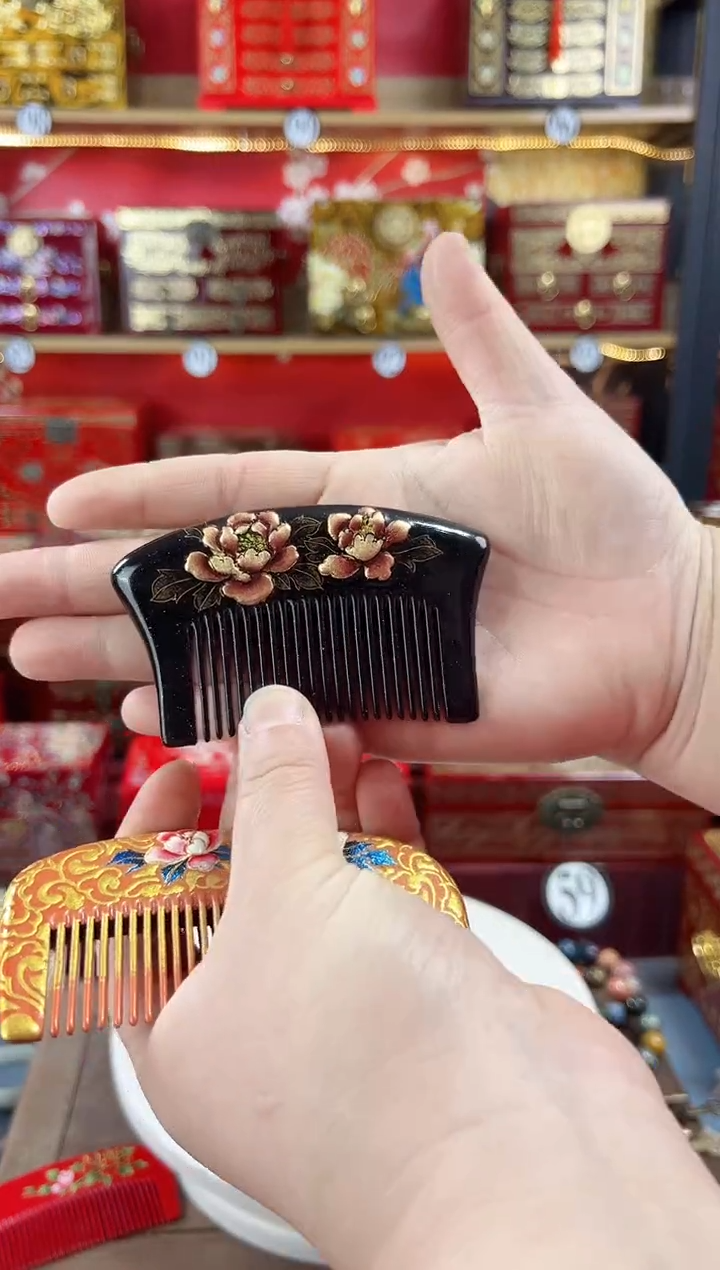 【闪购商品】10厘米实木楠木大漆描金彩绘黑色木梳