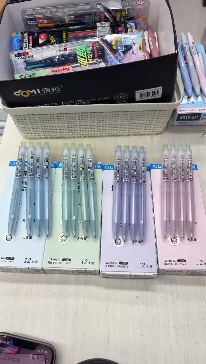 石头ds-0154g寻梦中性笔一条--144支（4个笔杆各3小盒）