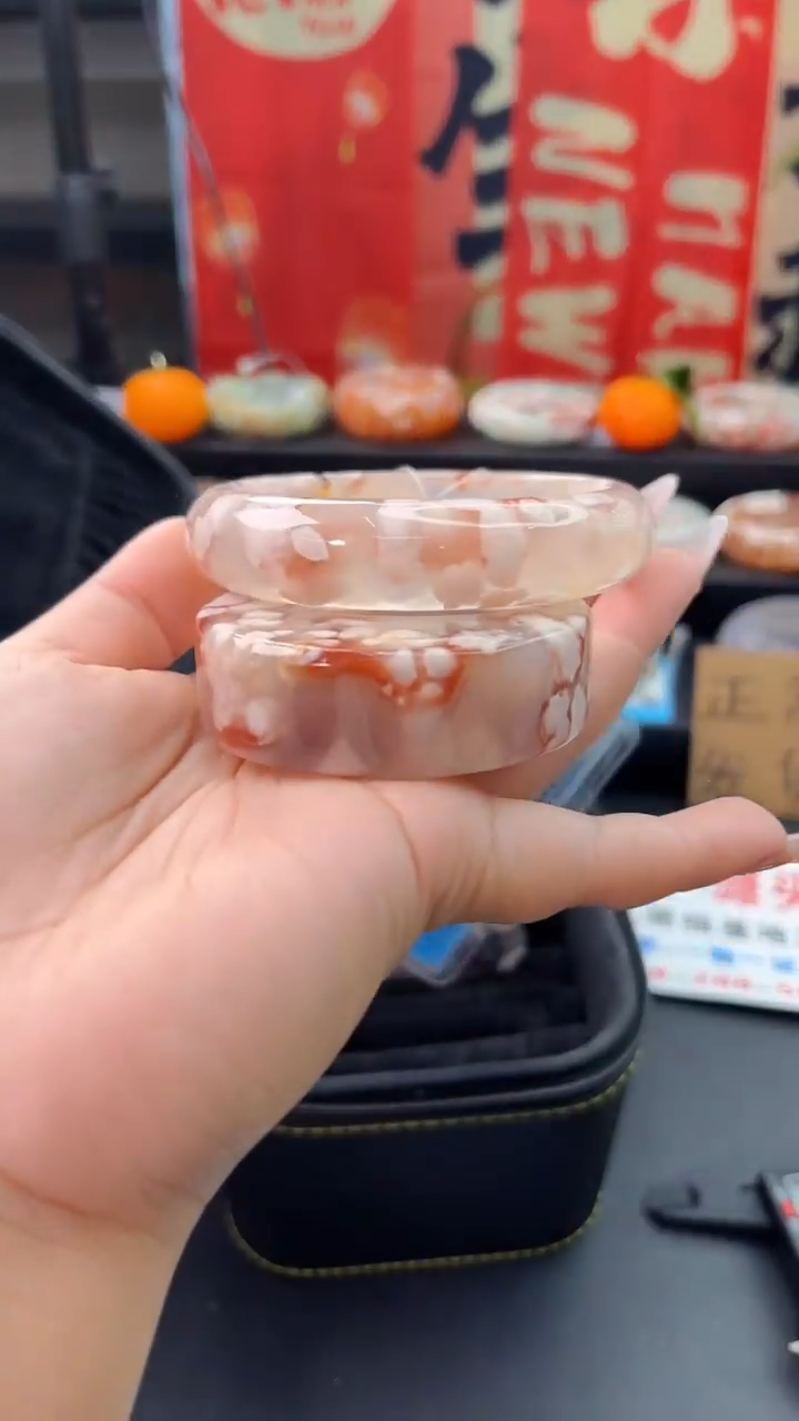【闪购商品】石英质玉手镯未镶嵌赠送镯心（62圈口