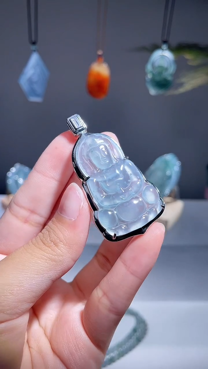 颈饰未镶嵌翡翠观音