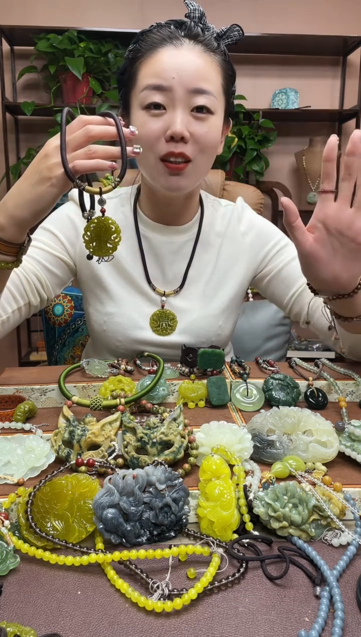未镶嵌岫玉吊坠多样性发货发其中之一
