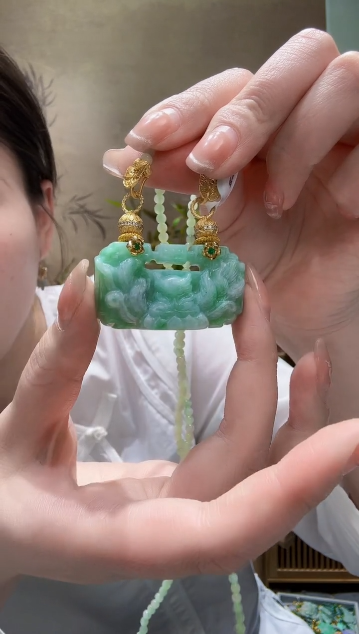 翡翠未镶嵌颈饰吊坠