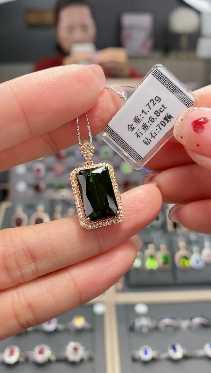 【闪购商品】碧玺颈饰18K金镶嵌6.8  