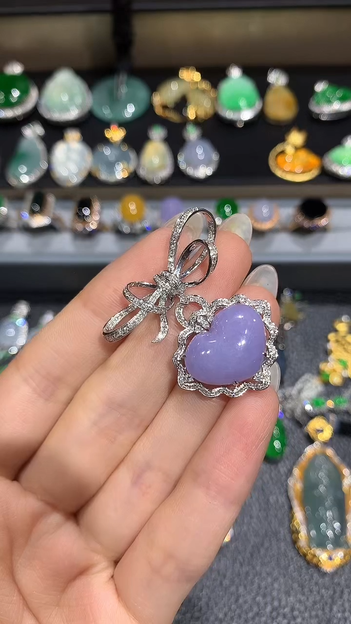 【闪购商品】翡翠吊坠(不含链)18K金镶嵌7团购