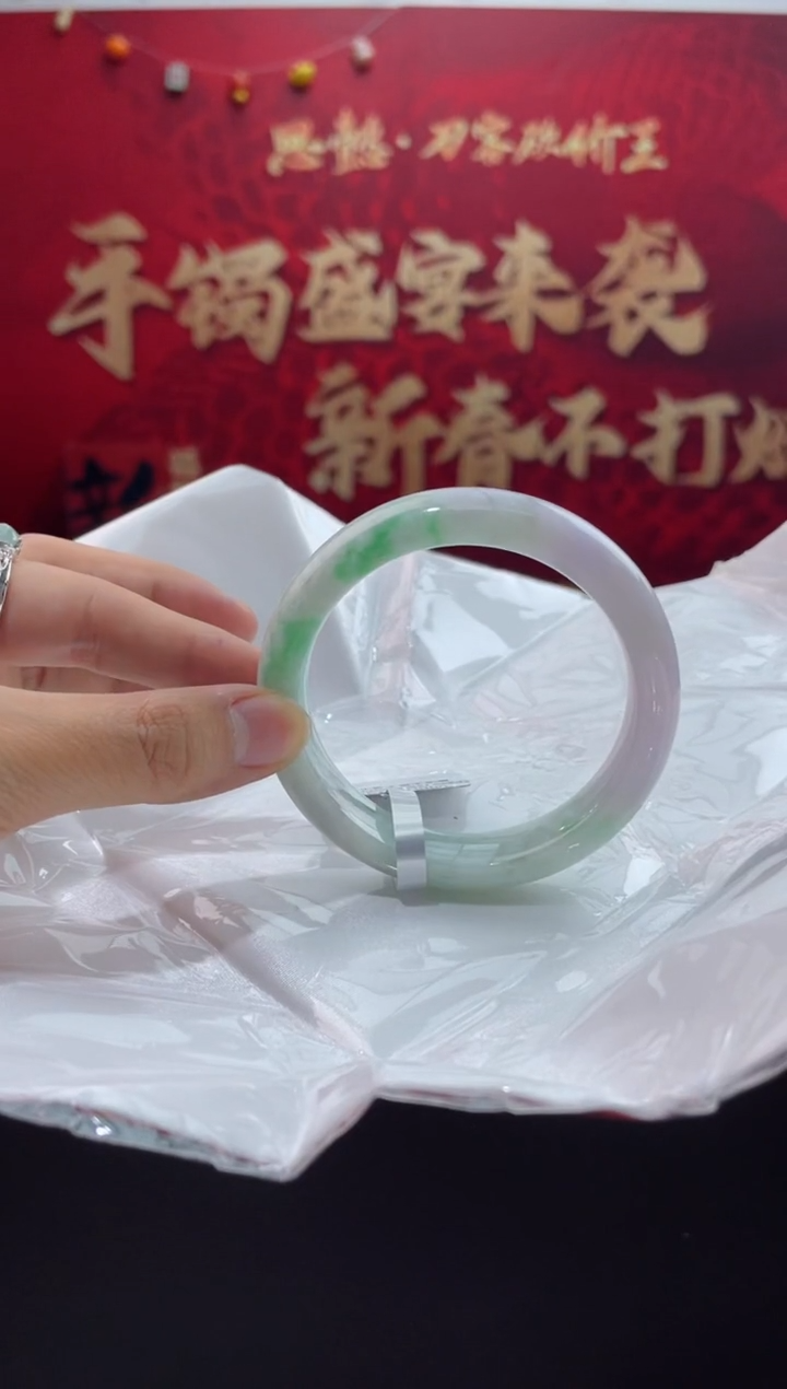 【闪购商品】翡翠手镯未镶嵌1翡翠手镯（微瑕）