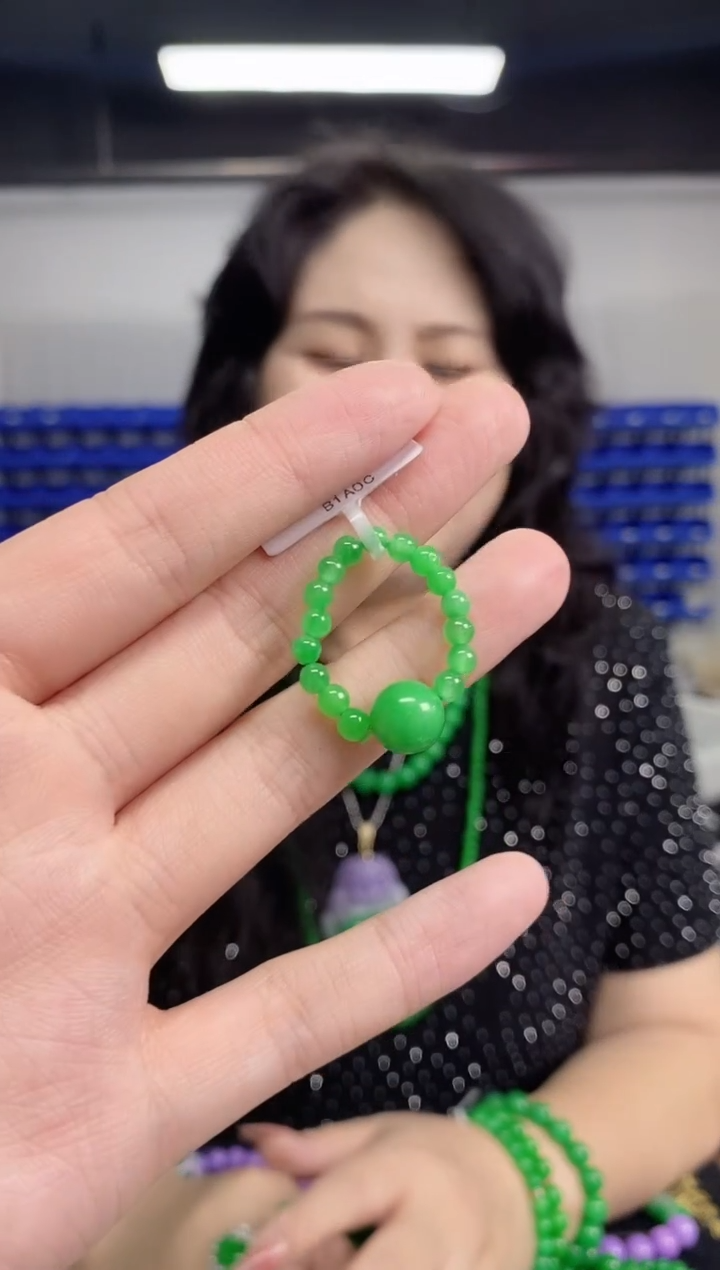 翡翠戒指未镶嵌闪购链接多样性发其一，颜色微差