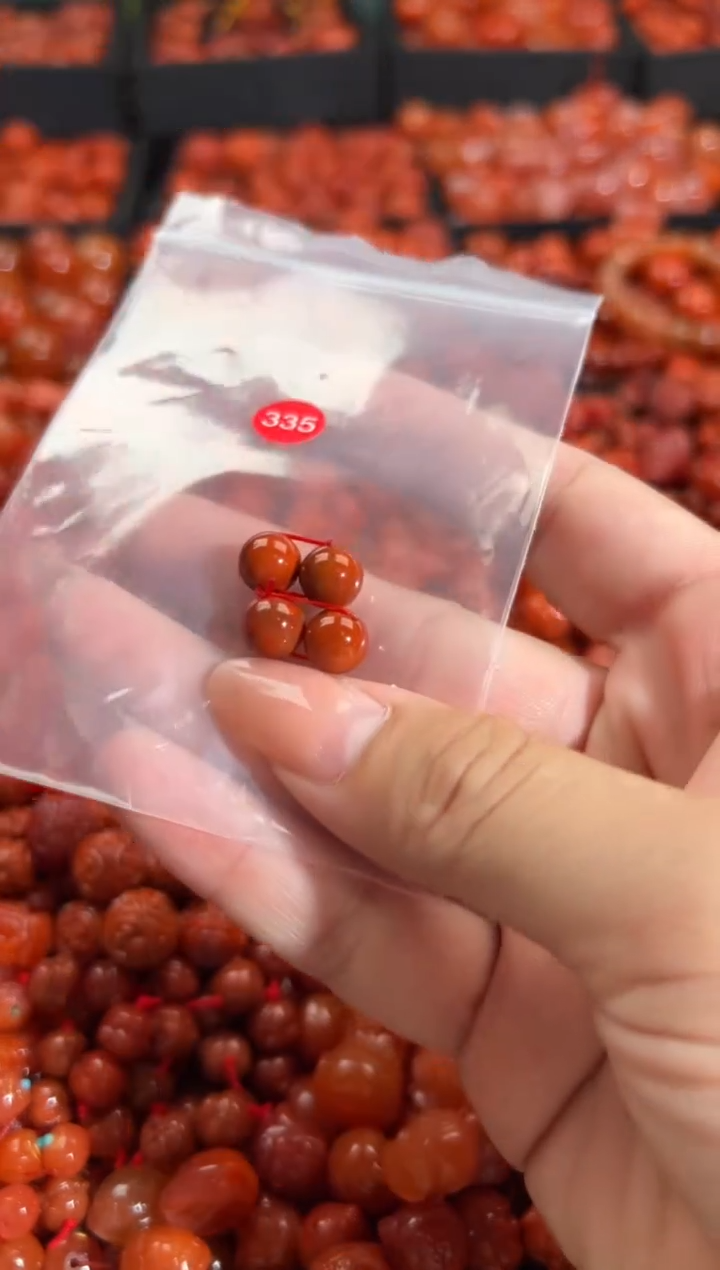 南红玛瑙未镶嵌颈饰1