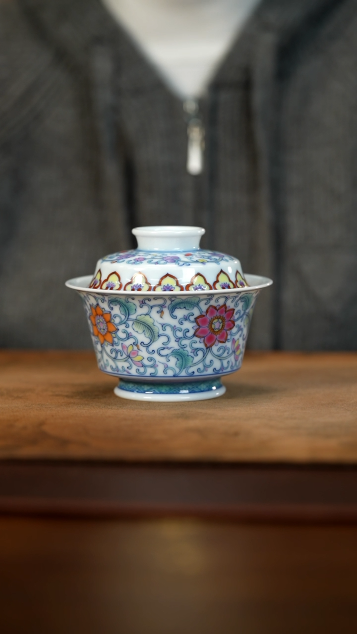 【闪购商品】青花斗彩缠枝莲马蹄盖碗