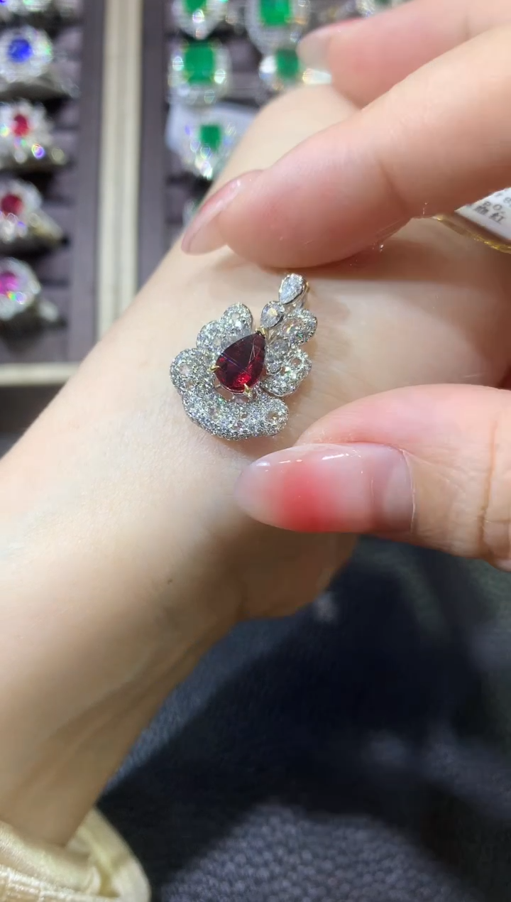 【闪购商品】红宝石吊坠18K金镶嵌D58 