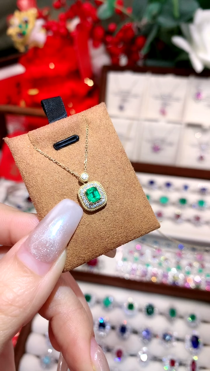 【闪购商品】祖母绿项链18K金镶嵌0.40ct/天然宝石/七天无理由