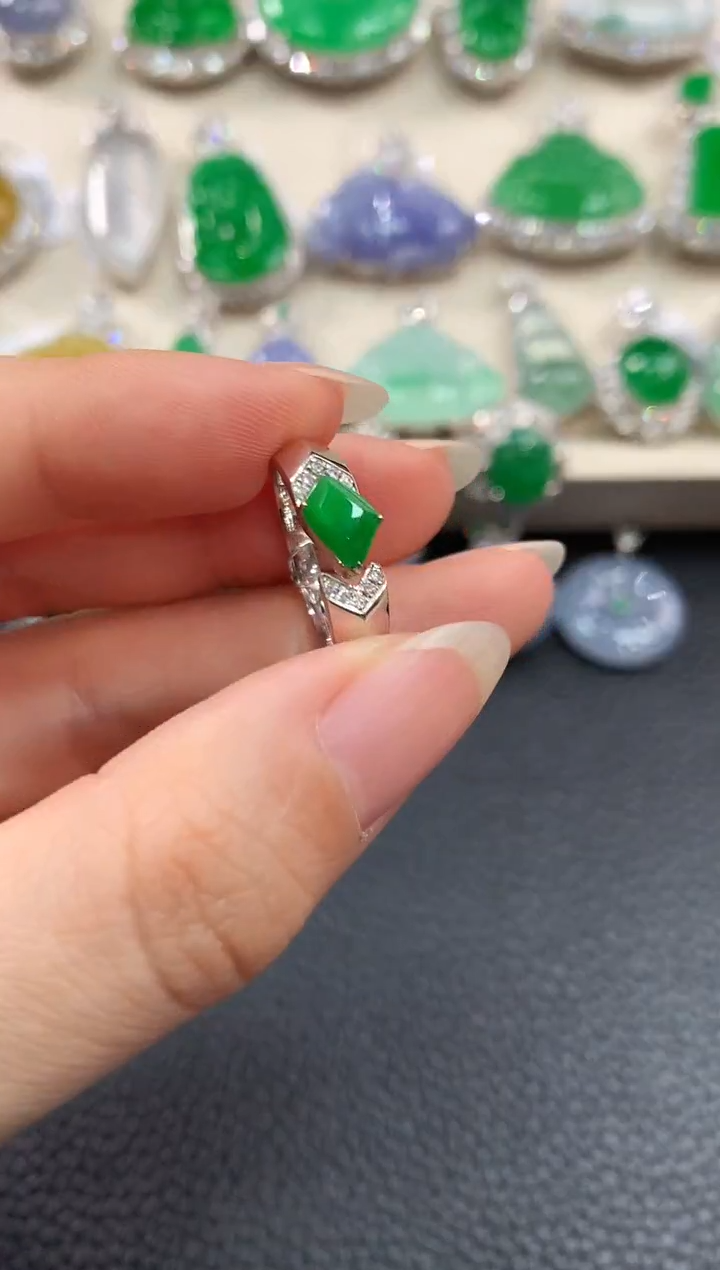 【闪购商品】翡翠戒指18K金镶嵌B66  